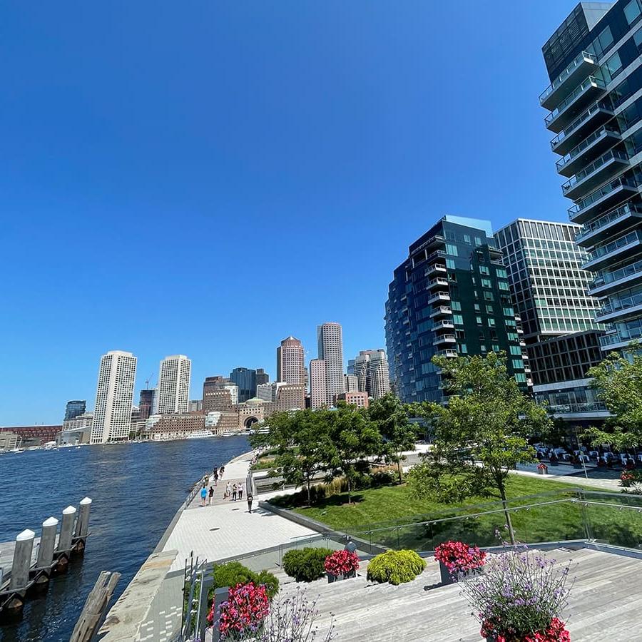 从海港区俯瞰波士顿天际线.